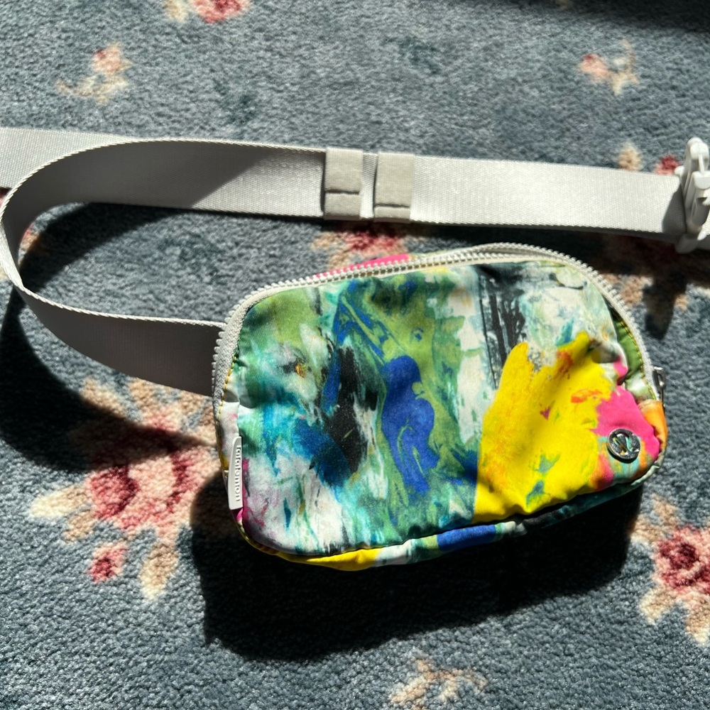 Lululemon Athletica Multicolor Abstract Colors Belt Bag crossbody - Picture 1 of 7